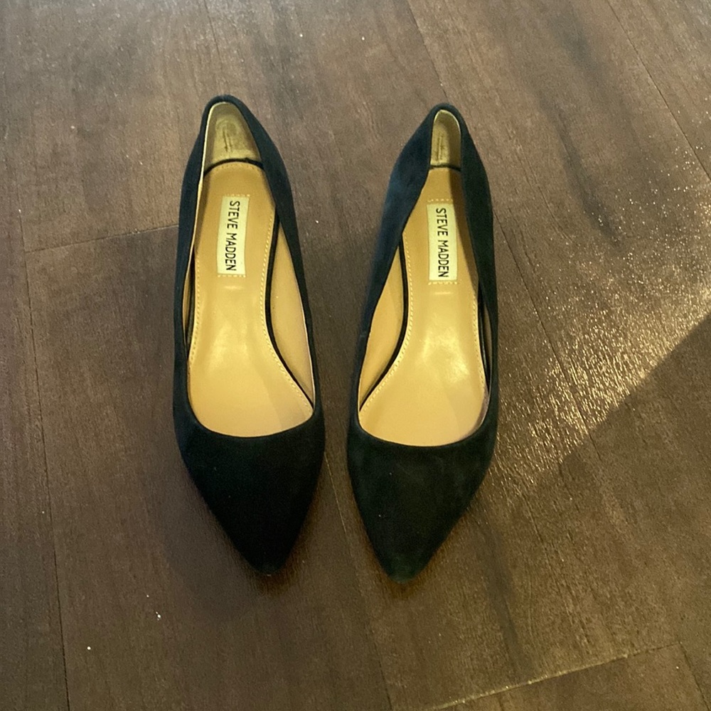 STEVE MADDEN SUEDE PUMPS